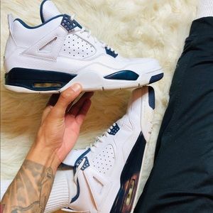 Air Jordan 4 Columbia